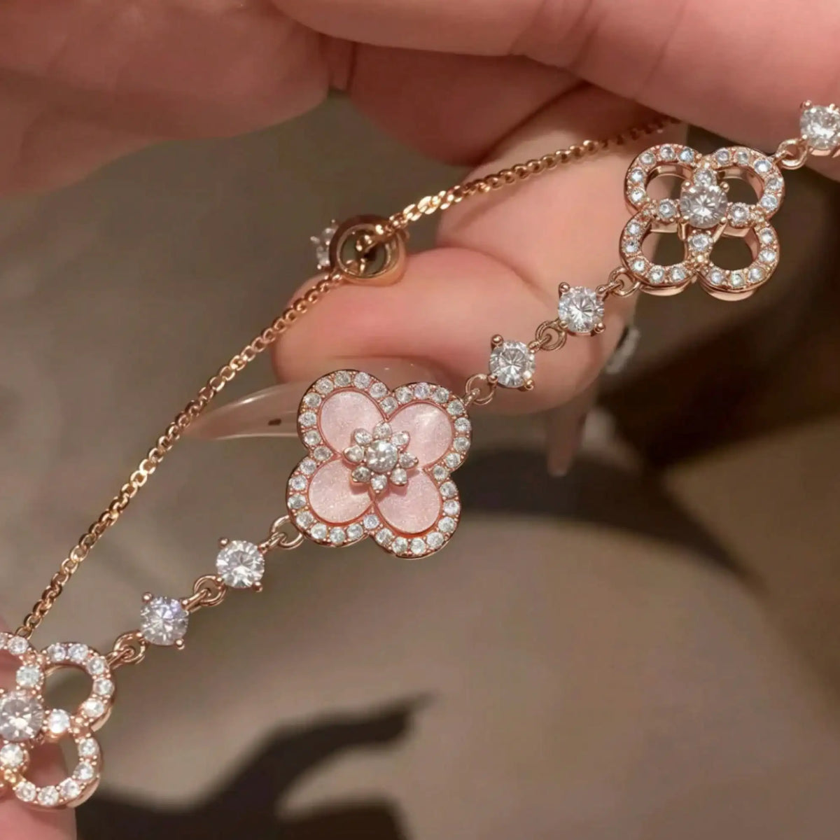 GLOSSMOON Sakura Cleef Bracelet Fashionable and Elegant